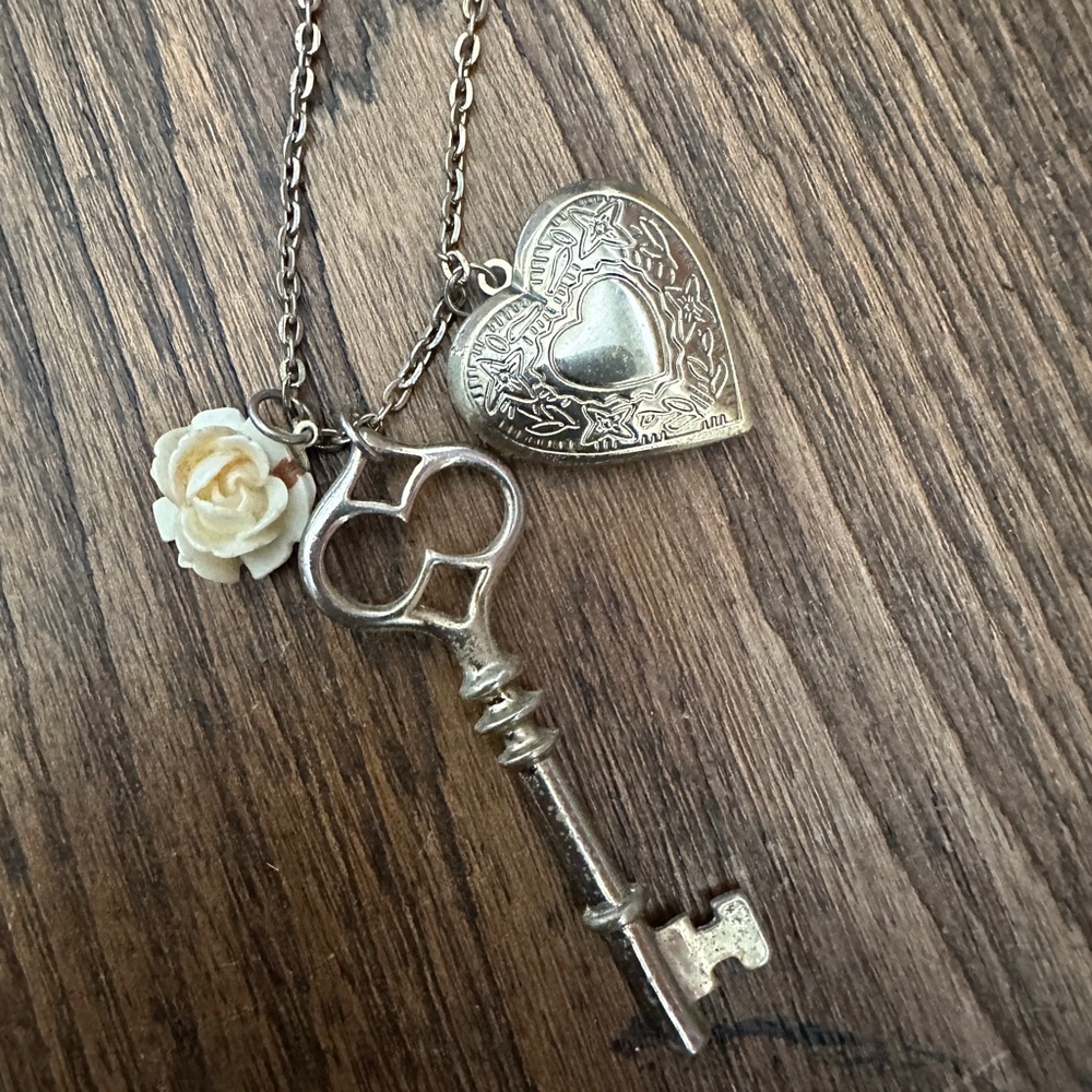 Romantic antique feel necklace